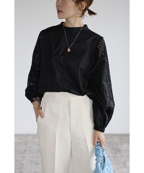 Bonjour Sagan（ボンジュールサガン）の「ショルダータックレースブラウス（シャツ/ブラウス・レディース・オフホワイト/ブラック・FREE）」の2枚目の写真