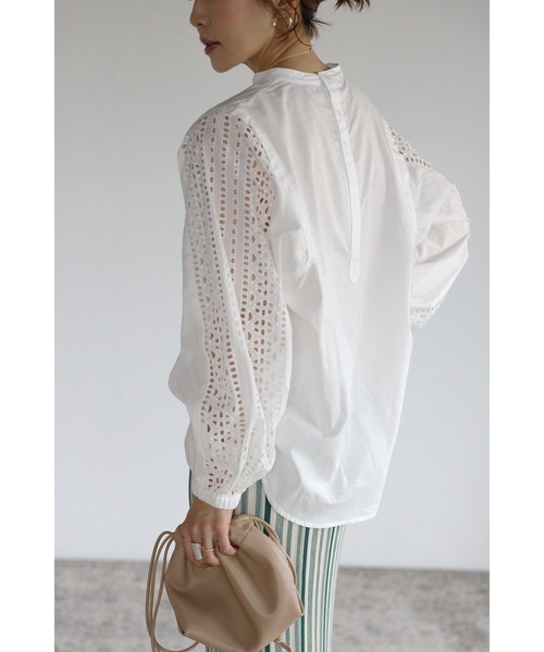 Bonjour Sagan（ボンジュールサガン）の「ショルダータックレースブラウス（シャツ/ブラウス・レディース・オフホワイト/ブラック・FREE）」の6枚目の写真