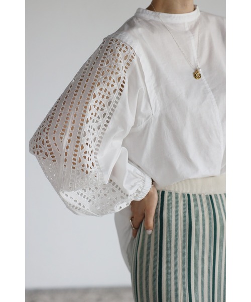 Bonjour Sagan（ボンジュールサガン）の「ショルダータックレースブラウス（シャツ/ブラウス・レディース・オフホワイト/ブラック・FREE）」の8枚目の写真
