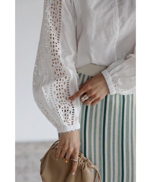 Bonjour Sagan（ボンジュールサガン）の「ショルダータックレースブラウス（シャツ/ブラウス・レディース・オフホワイト/ブラック・FREE）」の10枚目の写真