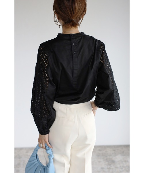 Bonjour Sagan（ボンジュールサガン）の「ショルダータックレースブラウス（シャツ/ブラウス・レディース・オフホワイト/ブラック・FREE）」の16枚目の写真