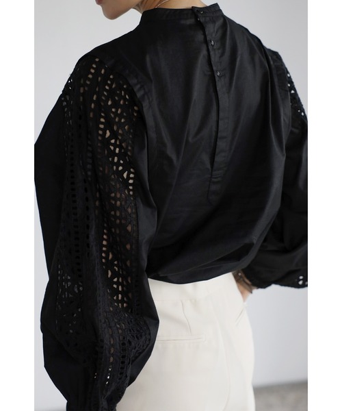 Bonjour Sagan（ボンジュールサガン）の「ショルダータックレースブラウス（シャツ/ブラウス・レディース・オフホワイト/ブラック・FREE）」の20枚目の写真