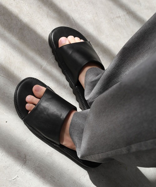 niko and...（ニコアンド）の「フェイクレザースライドサンダル（サンダル・メンズ・ブラック/ベージュ・MEDIUM/LARGE）」の9枚目の写真