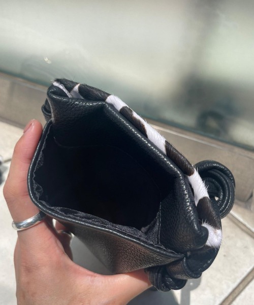 Pal collection（パルコレクション）の「ハラコ風ジップ付スマホポシェット（ショルダーバッグ・レディース・ホワイト/ホワイト系その他/ブラック系その他3・FREE）」の7枚目の写真