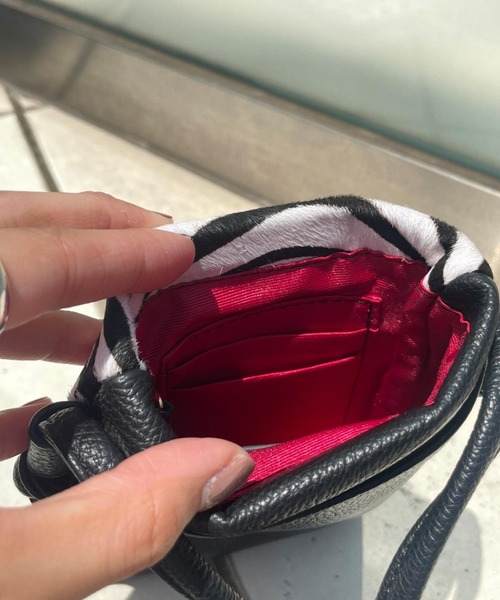 Pal collection（パルコレクション）の「ハラコ風ジップ付スマホポシェット（ショルダーバッグ・レディース・ホワイト/ホワイト系その他/ブラック系その他3・FREE）」の20枚目の写真