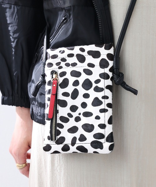 Pal collection（パルコレクション）の「ハラコ風ジップ付スマホポシェット（ショルダーバッグ・レディース・ホワイト/ホワイト系その他/ブラック系その他3・FREE）」の17枚目の写真