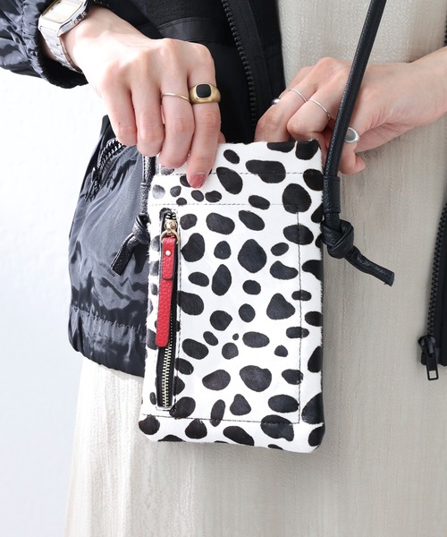 Pal collection（パルコレクション）の「ハラコ風ジップ付スマホポシェット（ショルダーバッグ・レディース・ホワイト/ホワイト系その他/ブラック系その他3・FREE）」の16枚目の写真