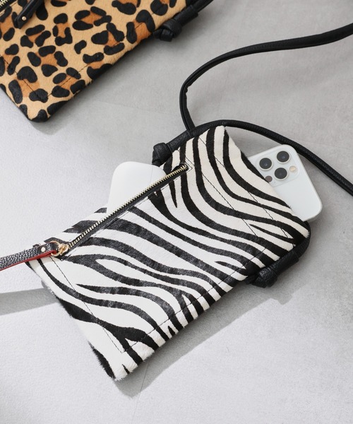 Pal collection（パルコレクション）の「ハラコ風ジップ付スマホポシェット（ショルダーバッグ・レディース・ホワイト/ホワイト系その他/ブラック系その他3・FREE）」の5枚目の写真