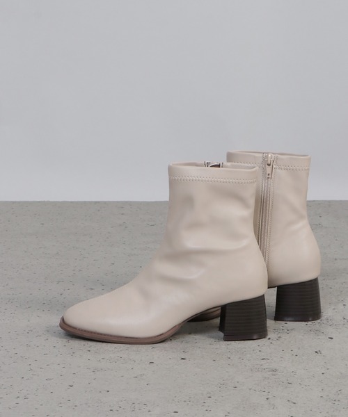 ikka（イッカ）の「ストレッチセンターシームハーフブーツ（ブーツ・レディース・オフホワイト/ブラック/ベージュ・M/L）」の2枚目の写真