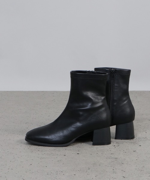 ikka（イッカ）の「ストレッチセンターシームハーフブーツ（ブーツ・レディース・オフホワイト/ブラック/ベージュ・M/L）」の3枚目の写真