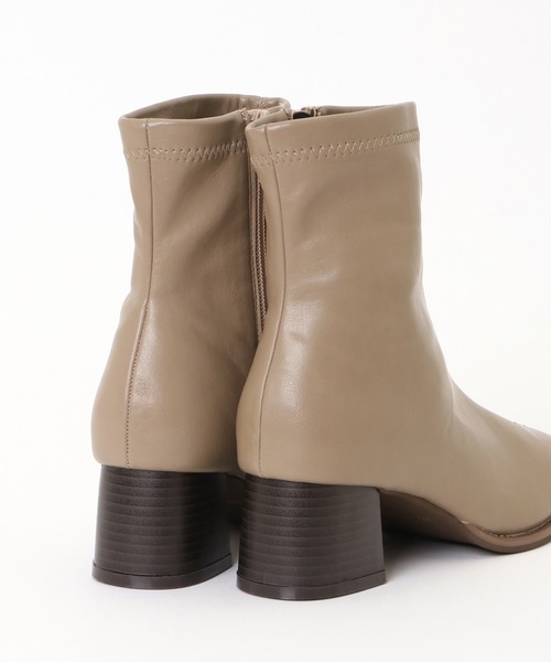 ikka（イッカ）の「ストレッチセンターシームハーフブーツ（ブーツ・レディース・オフホワイト/ブラック/ベージュ・M/L）」の6枚目の写真