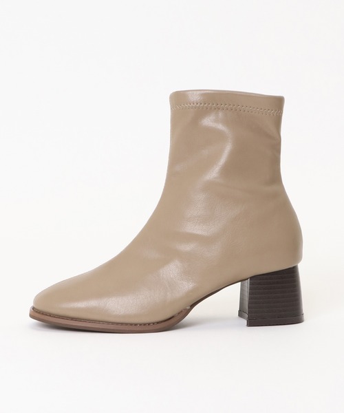 ikka（イッカ）の「ストレッチセンターシームハーフブーツ（ブーツ・レディース・オフホワイト/ブラック/ベージュ・M/L）」の10枚目の写真