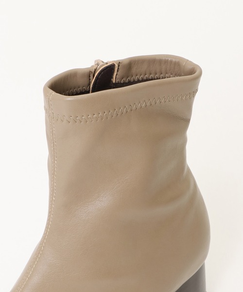 ikka（イッカ）の「ストレッチセンターシームハーフブーツ（ブーツ・レディース・オフホワイト/ブラック/ベージュ・M/L）」の16枚目の写真