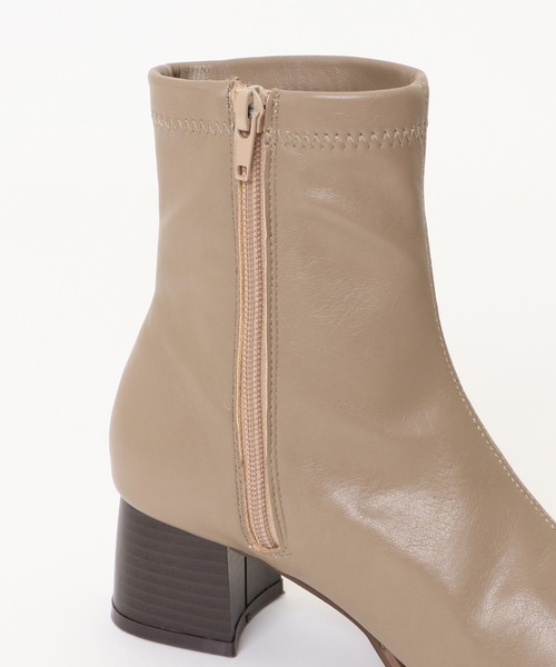 ikka（イッカ）の「ストレッチセンターシームハーフブーツ（ブーツ・レディース・オフホワイト/ブラック/ベージュ・M/L）」の18枚目の写真