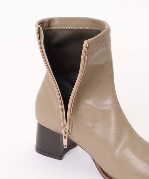 ikka（イッカ）の「ストレッチセンターシームハーフブーツ（ブーツ・レディース・オフホワイト/ブラック/ベージュ・M/L）」の5枚目の写真