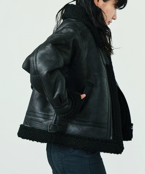 Alpha Industries（アルファインダストリーズ）の「B-3フェイクムートン ショートブルゾン（ブルゾン・レディース・ベージュ/アイボリー/ブラック・SMALL/MEDIUM）」の20枚目の写真