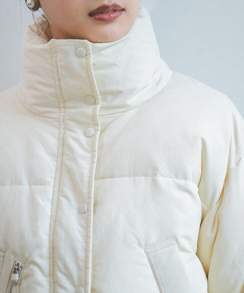 REDYAZEL（レディアゼル）の「ナイロンスタンドショートダウン（ダウンジャケット/コート・レディース・ブルー/オフホワイト/ブラック・SMALL/MEDIUM）」の10枚目の写真