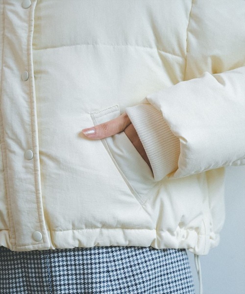 REDYAZEL（レディアゼル）の「ナイロンスタンドショートダウン（ダウンジャケット/コート・レディース・ブルー/オフホワイト/ブラック・SMALL/MEDIUM）」の12枚目の写真