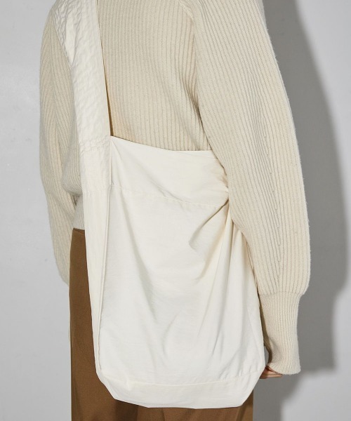 TODAYFUL（トゥデイフル）の「TODAYFUL Typewriter Shoulder Bag 12121004（ショルダーバッグ・レディース・ブラック/ホワイト・FREE）」の3枚目の写真