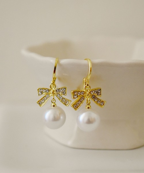 ma chere Cosette?（マシェールコゼット）の「揺れるキラキラリボンパールピアス（ピアス（両耳用）・レディース・ゴールド・FREE）」の3枚目の写真