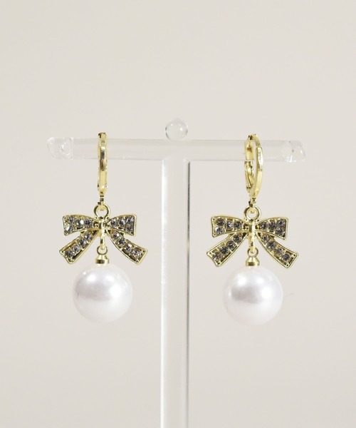 ma chere Cosette?（マシェールコゼット）の「揺れるキラキラリボンパールピアス（ピアス（両耳用）・レディース・ゴールド・FREE）」の4枚目の写真