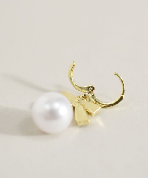 ma chere Cosette?（マシェールコゼット）の「揺れるキラキラリボンパールピアス（ピアス（両耳用）・レディース・ゴールド・FREE）」の5枚目の写真