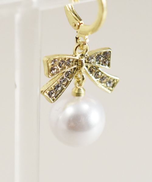 ma chere Cosette?（マシェールコゼット）の「揺れるキラキラリボンパールピアス（ピアス（両耳用）・レディース・ゴールド・FREE）」の6枚目の写真