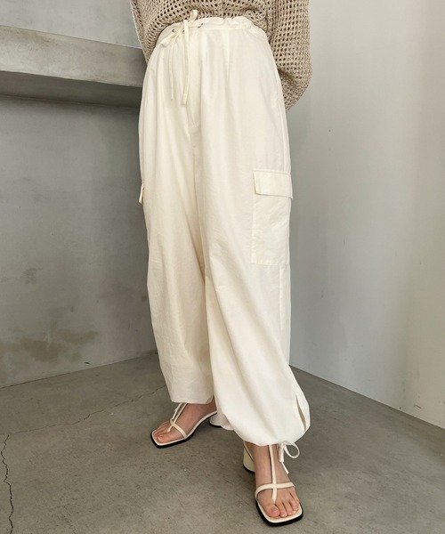select MOCA(セレクトモカ)の「ナイロンワイドカーゴパンツ(カーゴパンツ・レディース・アイボリー/ブラック/ライトイエロー・FREE)」の2枚目の写真