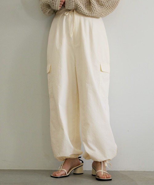 select MOCA(セレクトモカ)の「ナイロンワイドカーゴパンツ(カーゴパンツ・レディース・アイボリー/ブラック/ライトイエロー・FREE)」の9枚目の写真