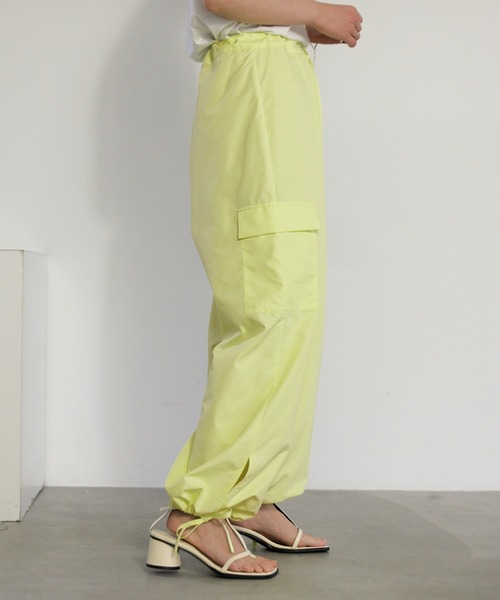 select MOCA(セレクトモカ)の「ナイロンワイドカーゴパンツ(カーゴパンツ・レディース・アイボリー/ブラック/ライトイエロー・FREE)」の17枚目の写真