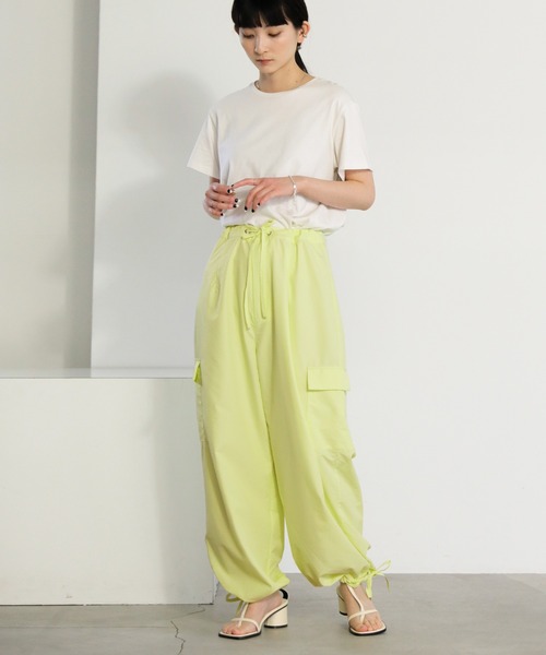 select MOCA(セレクトモカ)の「ナイロンワイドカーゴパンツ(カーゴパンツ・レディース・アイボリー/ブラック/ライトイエロー・FREE)」の16枚目の写真