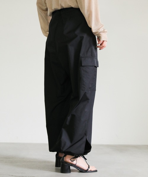 select MOCA(セレクトモカ)の「ナイロンワイドカーゴパンツ(カーゴパンツ・レディース・アイボリー/ブラック/ライトイエロー・FREE)」の22枚目の写真