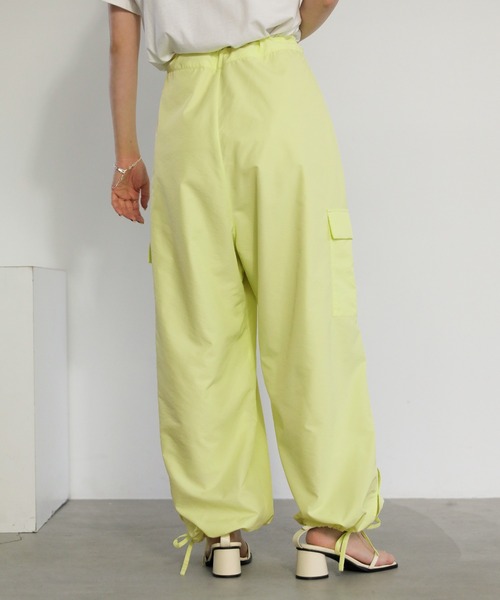select MOCA(セレクトモカ)の「ナイロンワイドカーゴパンツ(カーゴパンツ・レディース・アイボリー/ブラック/ライトイエロー・FREE)」の19枚目の写真