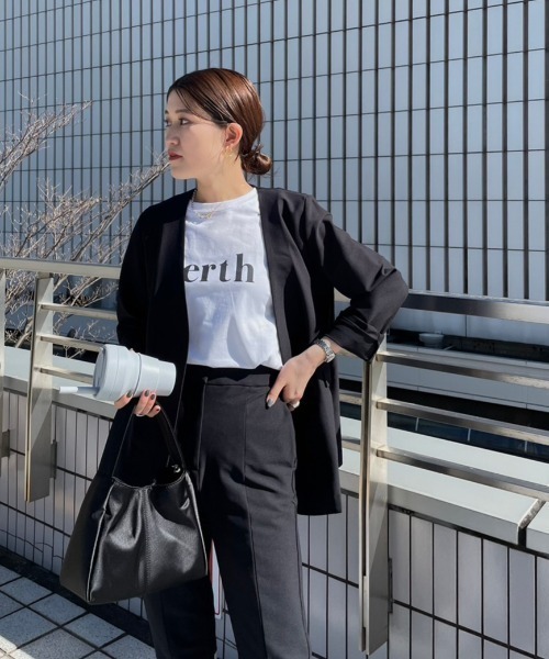 emmi（エミ）の「【emmi atelier】ワンダーシェイプストレートパンツ（スラックス・レディース・ベージュ/ブラック・0/1）」の4枚目の写真