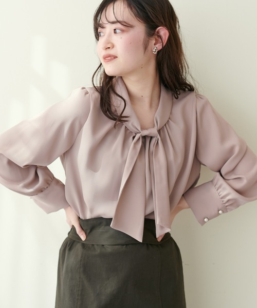 natural couture（ナチュラルクチュール）の「袖口パールノット結びボータイブラウス（シャツ/ブラウス・レディース・オフホワイト/グレイッシュベージュ/サックスブルー/イエロー/グリーン/ネイビー/その他1/その他2・FREE）」の13枚目の写真