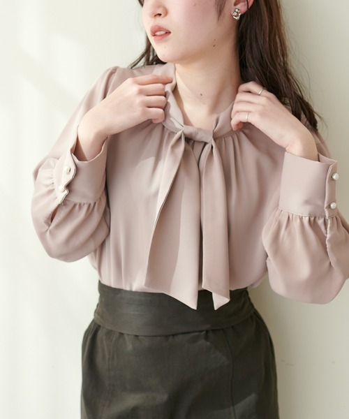 natural couture（ナチュラルクチュール）の「袖口パールノット結びボータイブラウス（シャツ/ブラウス・レディース・オフホワイト/グレイッシュベージュ/サックスブルー/イエロー/グリーン/ネイビー/その他1/その他2・FREE）」の17枚目の写真