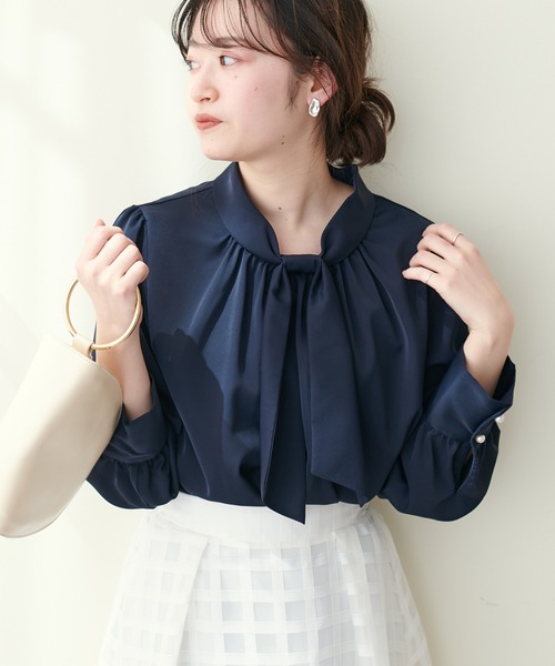 natural couture（ナチュラルクチュール）の「袖口パールノット結びボータイブラウス（シャツ/ブラウス・レディース・オフホワイト/グレイッシュベージュ/サックスブルー/イエロー/グリーン/ネイビー/その他1/その他2・FREE）」の10枚目の写真