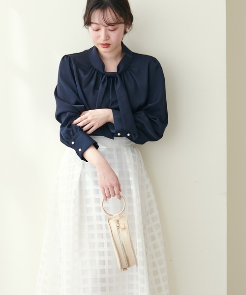 natural couture（ナチュラルクチュール）の「袖口パールノット結びボータイブラウス（シャツ/ブラウス・レディース・オフホワイト/グレイッシュベージュ/サックスブルー/イエロー/グリーン/ネイビー/その他1/その他2・FREE）」の14枚目の写真