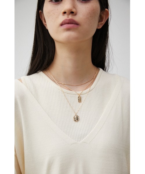 AZUL by moussy（アズールバイマウジー）の「COIN THREE-STRAND NECKLACE/コインスリーストランドネックレス（ネックレス・レディース・ゴールド系その他/シルバー・FREE）」の2枚目の写真