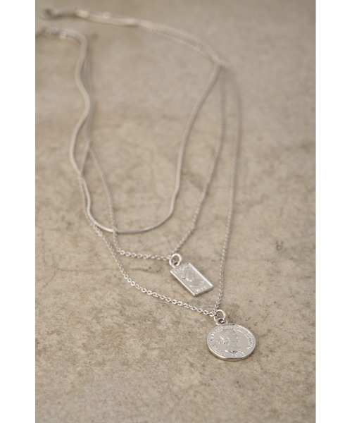 AZUL by moussy（アズールバイマウジー）の「COIN THREE-STRAND NECKLACE/コインスリーストランドネックレス（ネックレス・レディース・ゴールド系その他/シルバー・FREE）」の7枚目の写真