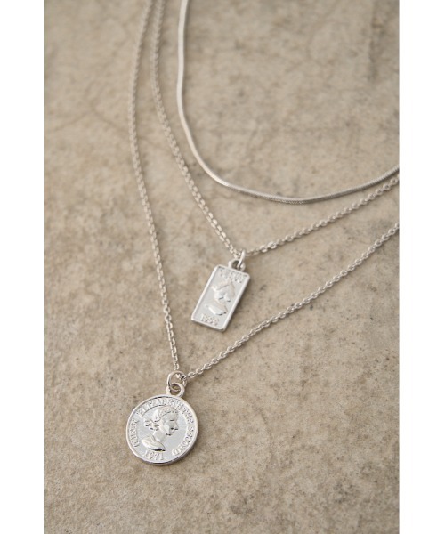 AZUL by moussy（アズールバイマウジー）の「COIN THREE-STRAND NECKLACE/コインスリーストランドネックレス（ネックレス・レディース・ゴールド系その他/シルバー・FREE）」の5枚目の写真