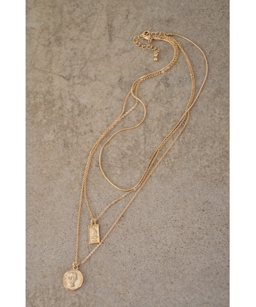 AZUL by moussy（アズールバイマウジー）の「COIN THREE-STRAND NECKLACE/コインスリーストランドネックレス（ネックレス・レディース・ゴールド系その他/シルバー・FREE）」の3枚目の写真