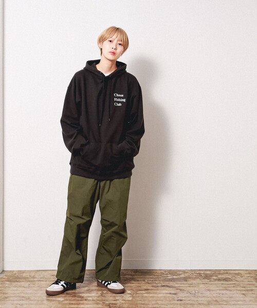 BEAMS T（ビームスティー）の「Chaos Fishing Club / LOGO HOODIE（スウェット・メンズ・グレー/ブラック・LARGE/X-LARGE/MEDIUM）」の12枚目の写真