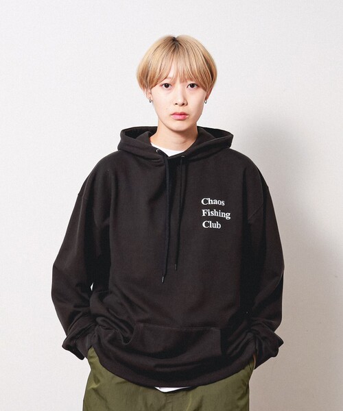 BEAMS T（ビームスティー）の「Chaos Fishing Club / LOGO HOODIE（スウェット・メンズ・グレー/ブラック・LARGE/X-LARGE/MEDIUM）」の16枚目の写真