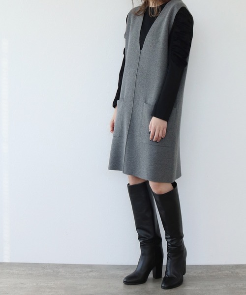 DRESSLAVE(ドレスレイブ)の「Sugar Rose / v neck midi dress(Vネックミディ丈ワンピース)(ジャンパースカート・レディース・チャコールグレー/ブラック・38)」の5枚目の写真