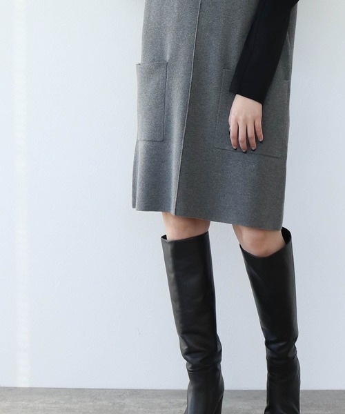 DRESSLAVE(ドレスレイブ)の「Sugar Rose / v neck midi dress(Vネックミディ丈ワンピース)(ジャンパースカート・レディース・チャコールグレー/ブラック・38)」の3枚目の写真