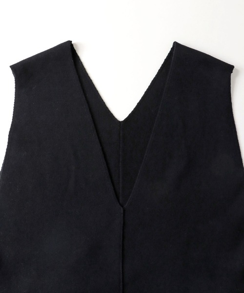 DRESSLAVE(ドレスレイブ)の「Sugar Rose / v neck midi dress(Vネックミディ丈ワンピース)(ジャンパースカート・レディース・チャコールグレー/ブラック・38)」の4枚目の写真