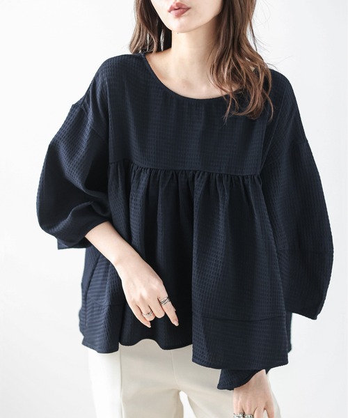 La-gemme(ラジェム)の「ワッフルペプラムブラウス(シャツ/ブラウス・レディース・ブラック/パープル/ネイビー/オフホワイト/イエロー・フリー)」の14枚目の写真