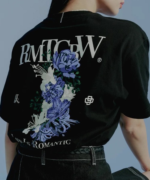 ROMANTIC CROWN(ロマンティッククラウン)の「A'GEM/9 × .kom『ROMANTIC CROWN/ロマンティッククラウン』ROMANTIC FLOWER TEE SHIRT/ロマンチックフラワー 半袖カットソー(Tシャツ/カットソー・レディース・ライトグレー/ブラック・M/L)」の2枚目の写真
