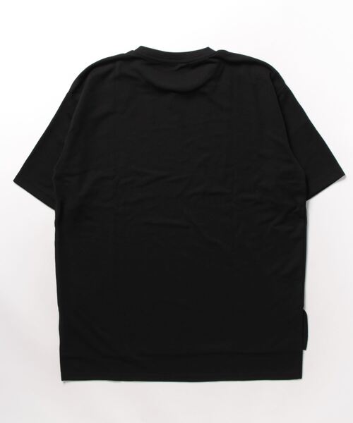 and it_(アンドイット)の「パールボタン梨地プルオーバー(Tシャツ/カットソー・レディース・グレイッシュベージュ/ブラック/サックスブルー・L/M)」の6枚目の写真